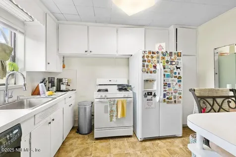 2305 Broward Road Jacksonville FL 32218