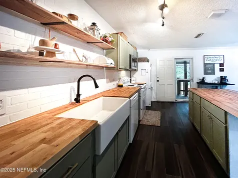 5817 S Crater Lake Circle Keystone Heights FL 32656
