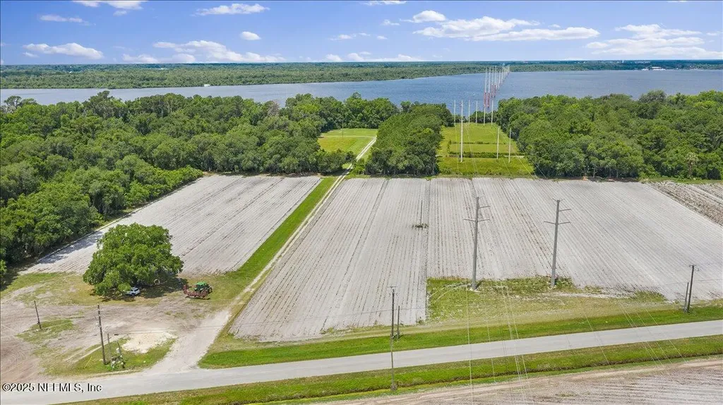 233 E River Road East Palatka FL 32131