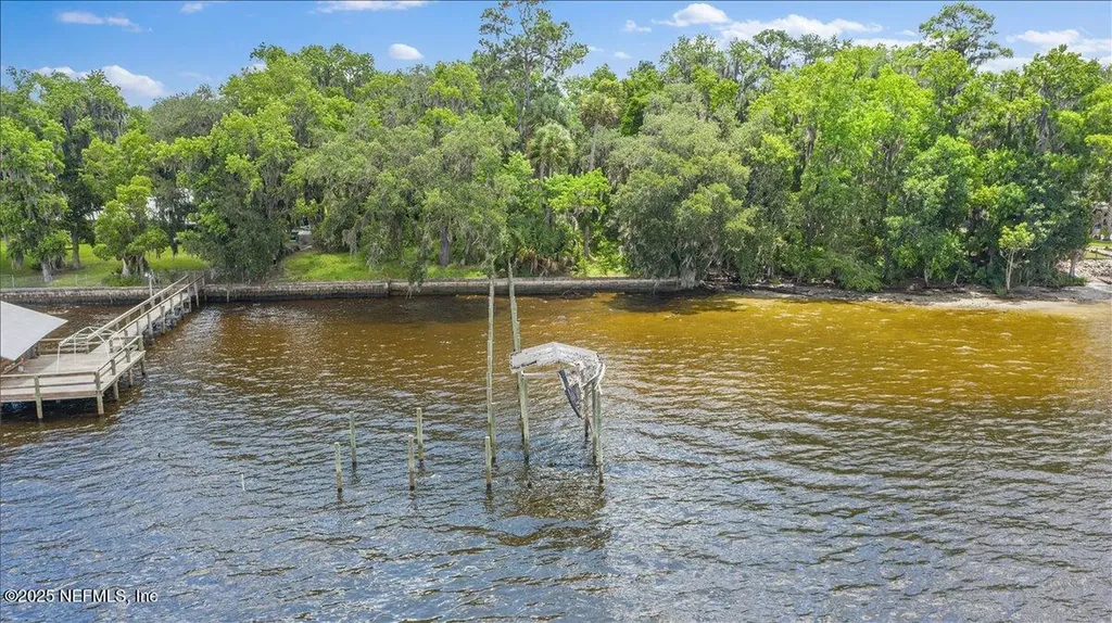 233 E River Road East Palatka FL 32131