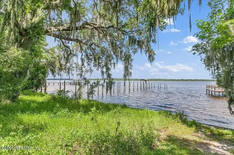 233 E River Road East Palatka FL 32131