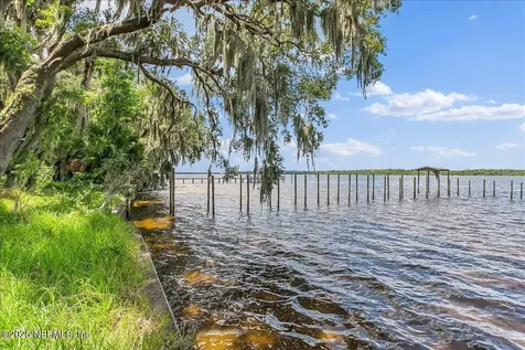 233 E River Road East Palatka FL 32131
