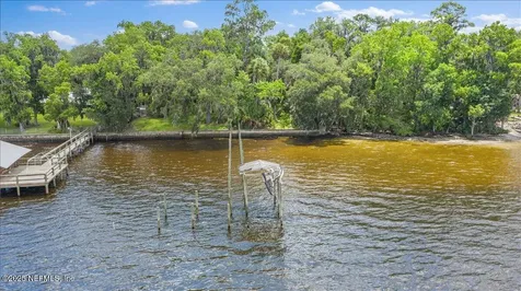 233 E River Road East Palatka FL 32131