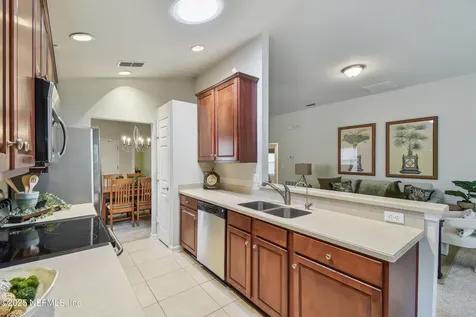 9050 Honeybee Lane Jacksonville FL 32256