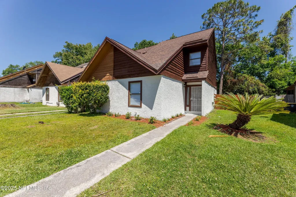 7625 Melissa Court N Jacksonville FL 32210