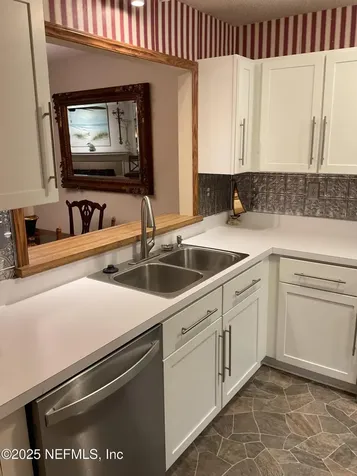 7701 Baymeadows Circle W Jacksonville FL 32256