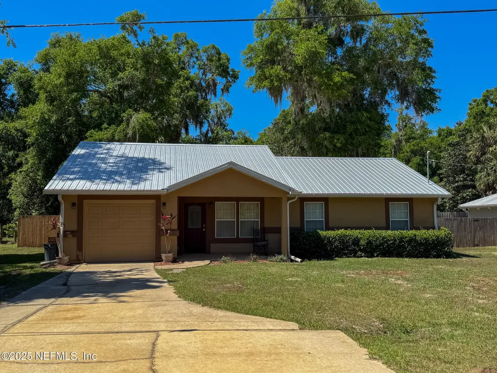 123 Oakwood Road Satsuma FL 32189