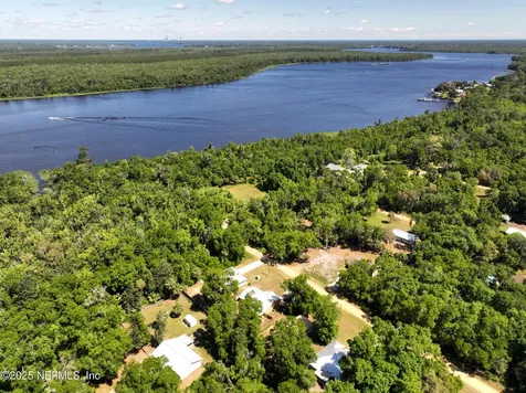 123 Oakwood Road Satsuma FL 32189
