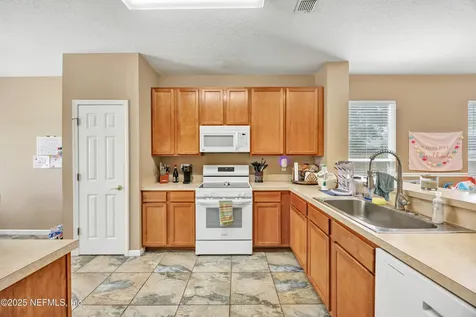 8064 Tuxford Lane Jacksonville FL 32244