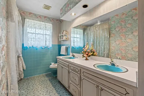 1207 Jamaica Court Jacksonville FL 32216