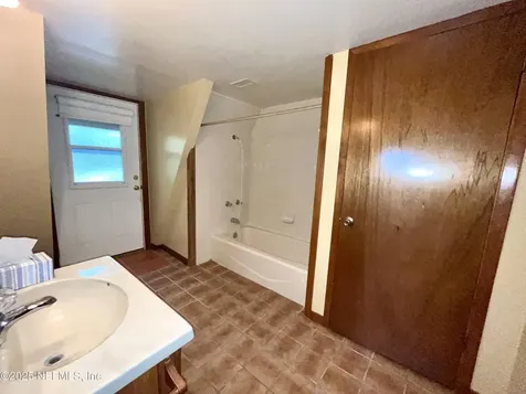 510 W Hillsborough Avenue Florahome FL 32140