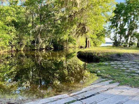 510 W Hillsborough Avenue Florahome FL 32140