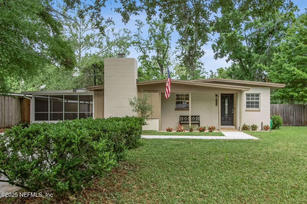 8435 Brackridge Boulevard S Jacksonville FL 32216