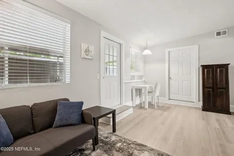 8435 Brackridge Boulevard S Jacksonville FL 32216