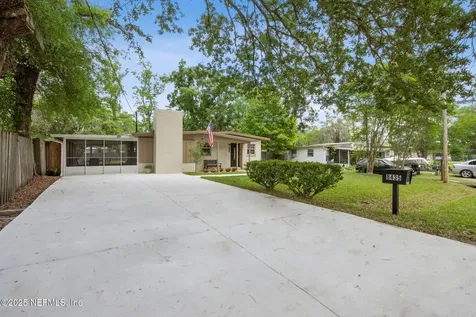8435 Brackridge Boulevard S Jacksonville FL 32216