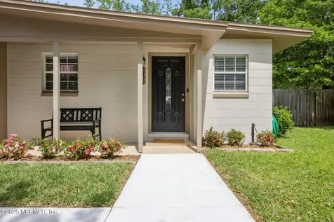 8435 Brackridge Boulevard S Jacksonville FL 32216