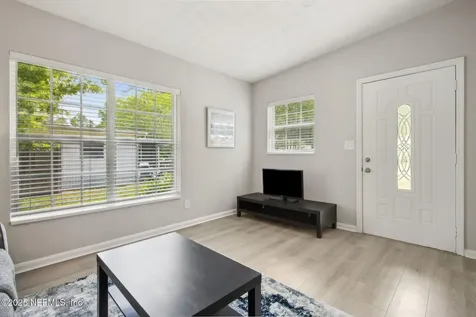 8435 Brackridge Boulevard S Jacksonville FL 32216