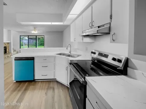 1127 Romaine Circle W Jacksonville FL 32225