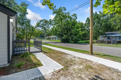 1046 Line Street Jacksonville FL 32209