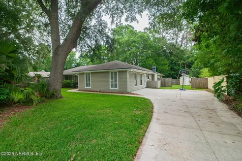 2333 The Woods Drive Jacksonville FL 32246