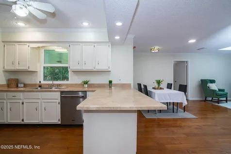 2333 The Woods Drive Jacksonville FL 32246