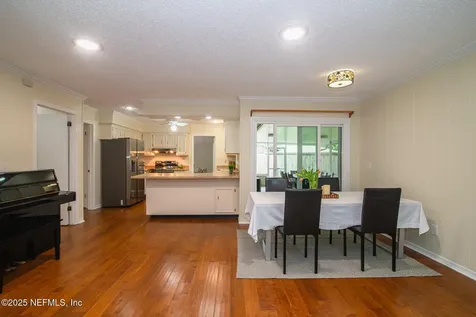 2333 The Woods Drive Jacksonville FL 32246
