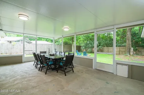 2333 The Woods Drive Jacksonville FL 32246