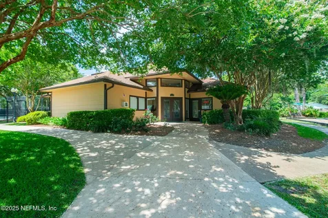 2333 The Woods Drive Jacksonville FL 32246