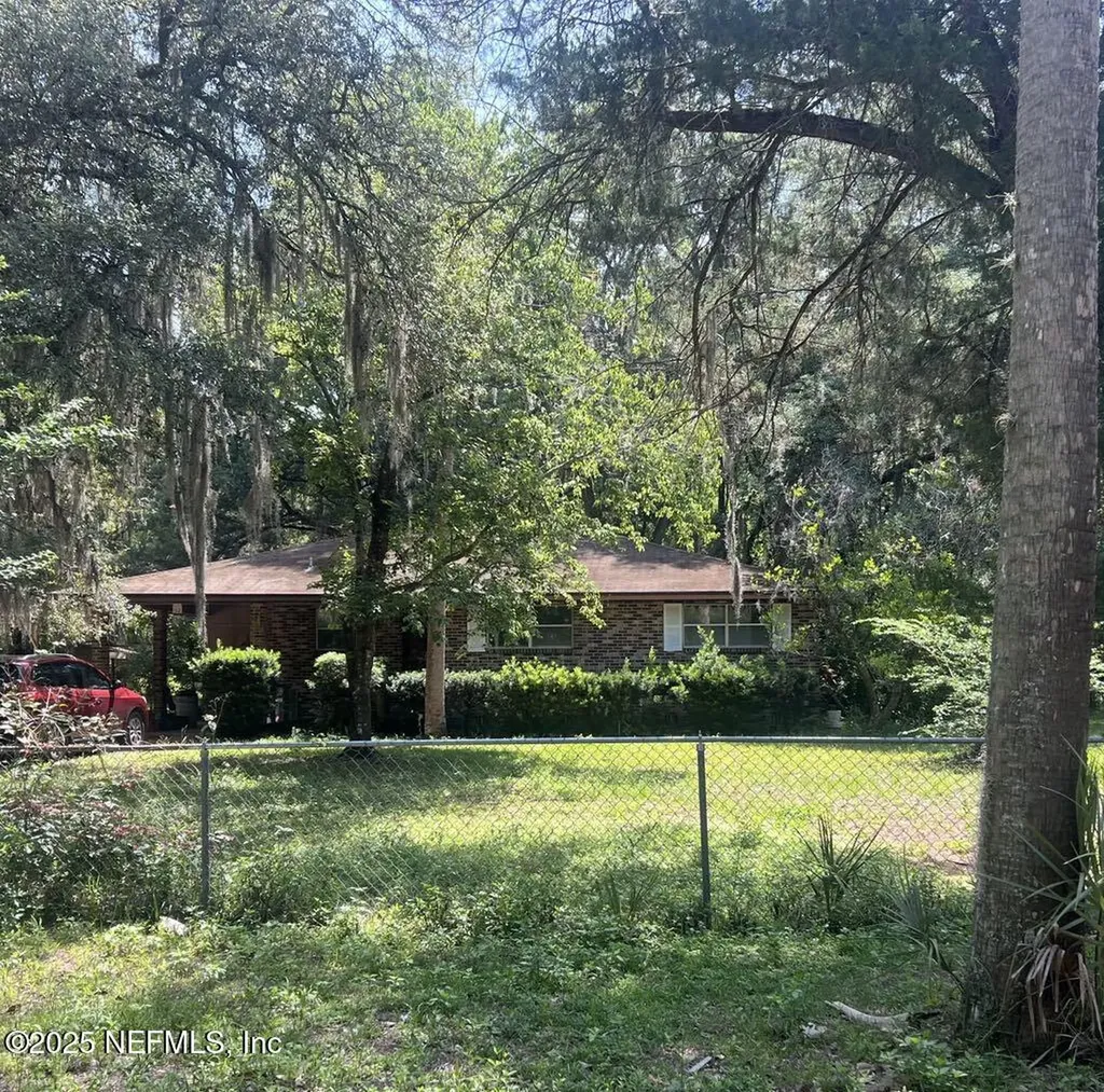 112 County Road 309c Palatka FL 32177