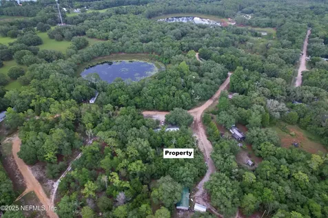 102/ 104 Circle Drive Interlachen FL 32148