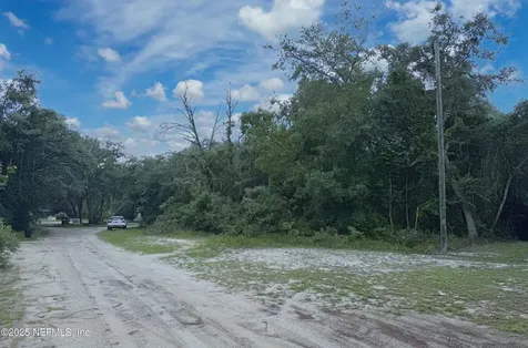 102/ 104 Circle Drive Interlachen FL 32148