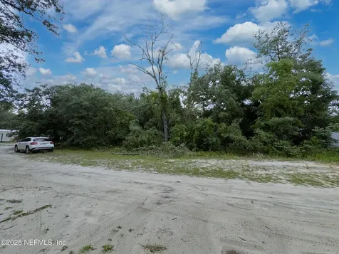102/ 104 Circle Drive Interlachen FL 32148