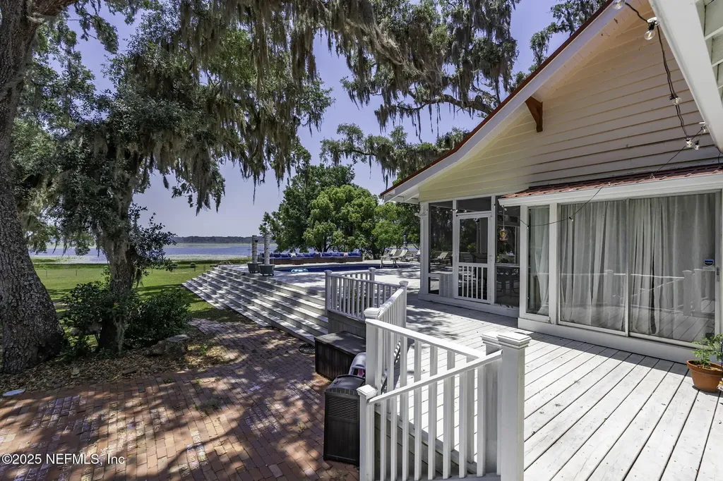 561 SE Lakeview Drive Keystone Heights FL 32656
