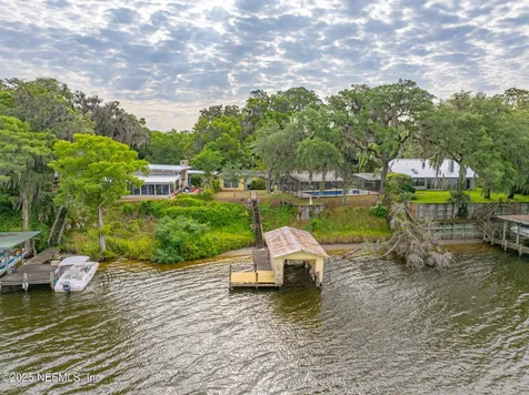 817 1st Avenue Welaka FL 32193
