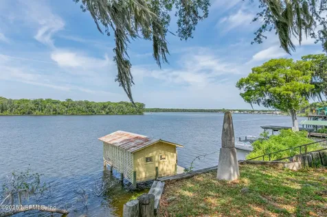 817 1st Avenue Welaka FL 32193