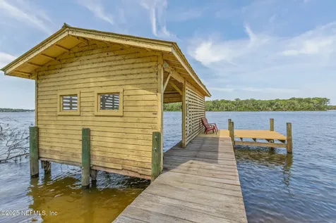 817 1st Avenue Welaka FL 32193
