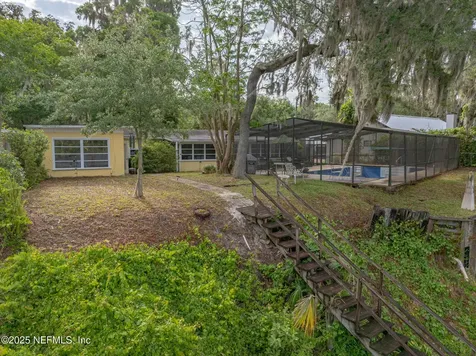 817 1st Avenue Welaka FL 32193