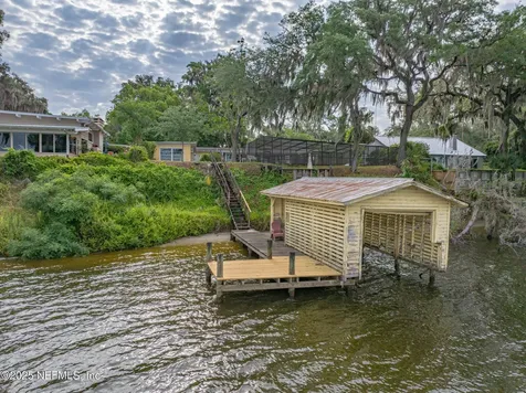 817 1st Avenue Welaka FL 32193