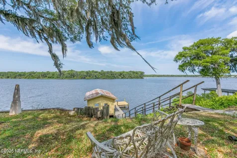 817 1st Avenue Welaka FL 32193