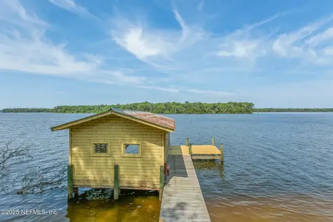 817 1st Avenue Welaka FL 32193