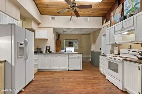 817 1st Avenue Welaka FL 32193