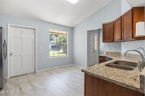 952 Long Lake Drive Jacksonville FL 32225