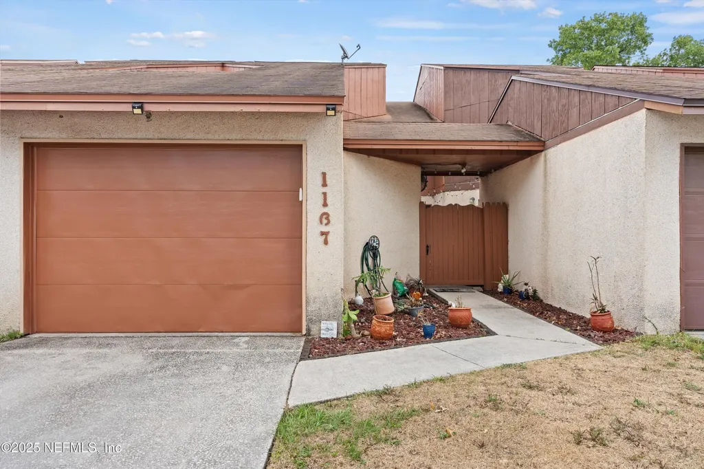 1167 Romaine Circle E Jacksonville FL 32225