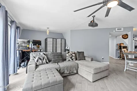 1167 Romaine Circle E Jacksonville FL 32225