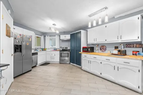 1167 Romaine Circle E Jacksonville FL 32225