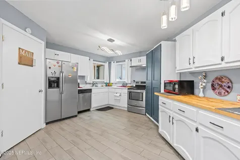 1167 Romaine Circle E Jacksonville FL 32225