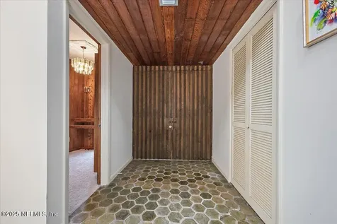 7868 Woodsdale Lane Jacksonville FL 32256