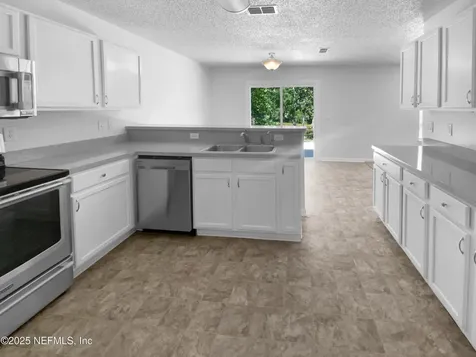 13593 Ashford Wood Court E Jacksonville FL 32218