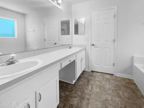 13593 Ashford Wood Court E Jacksonville FL 32218