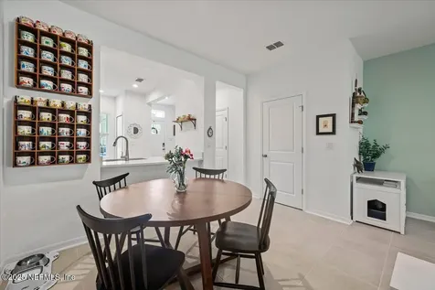 325 Annies Place Jacksonville FL 32218